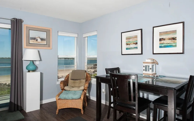 Waters Edge 214