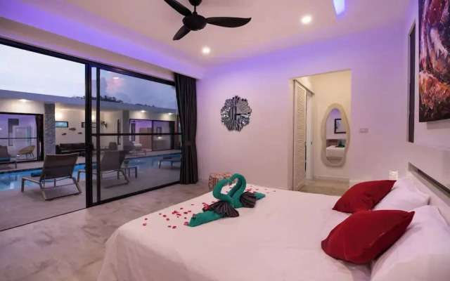 Modern 5 Bedrooms Pool Villa Curtis