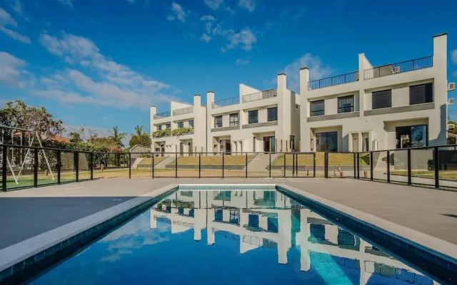 Condominium w/ Pool 500m From Ibiraquera Lagoon - VRS