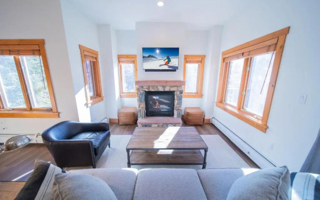 Expedition Station 8561 by SummitCove Vacation Lodging