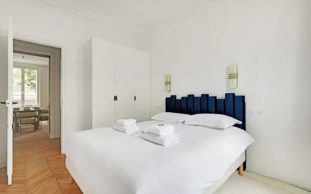Elegant in Neuilly-sur-seine: A Charming Retreat