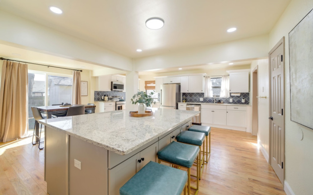 Groups Welcome, Central Location! Tulsa Gem + Yard