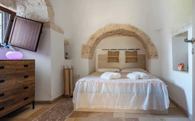 Trullo Conosolo With Pool
