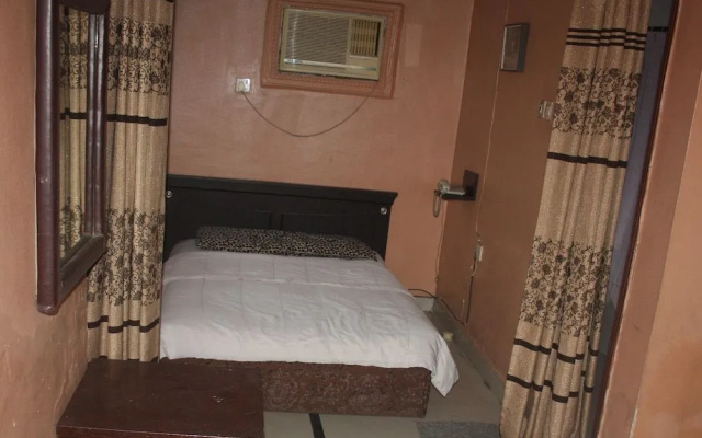 Jcb Hotel And Hall