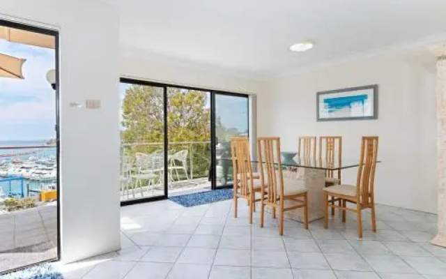 2 'Paradiso', 4 Laman Street - beautiful unit with stunning water views & pool