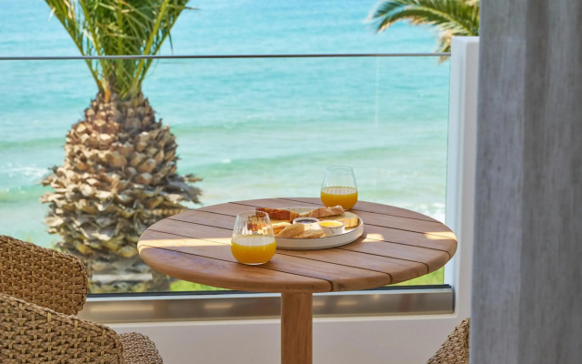 Artemis Hotel