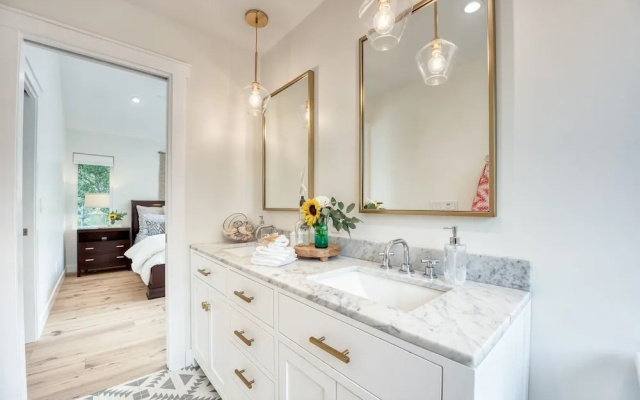 727 Sonrisa St 1 Bedroom Home by RedAwning