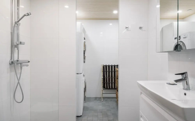 Modern 1BR Apt in Mall of Tripla