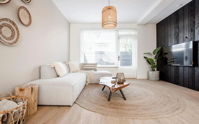 Marley’s Beachhouse - Luxury Apartment with garden