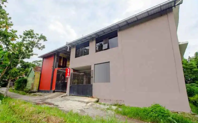 OYO 2476 Maguwo Indah Homestay