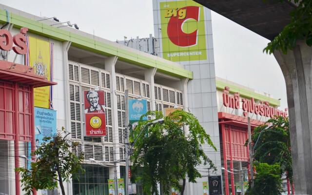 Отель Bangkok Condotel вид на фасад