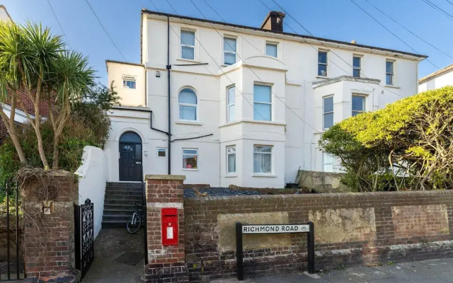 Host Stay Round Hill Apartment