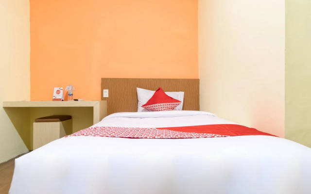 OYO 996 Hotel Transit