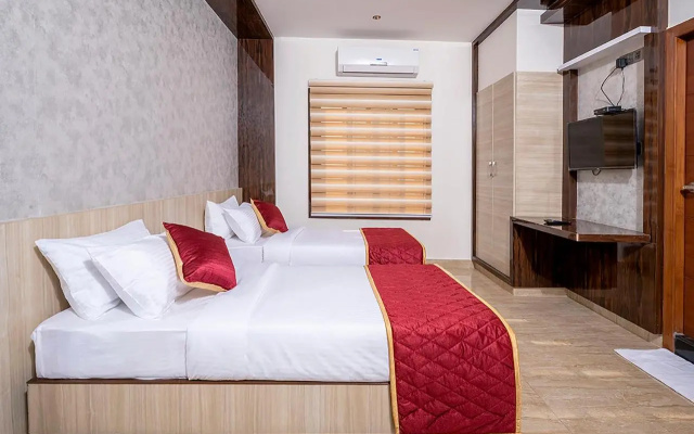 Fabhotel The Leela Park