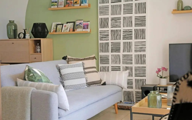 "new-olivaholidayhomes - Boho Studio +pool"