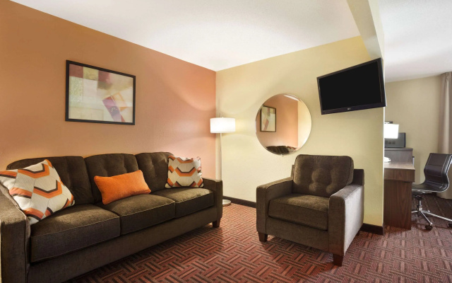 Super 8 by Wyndham Alton