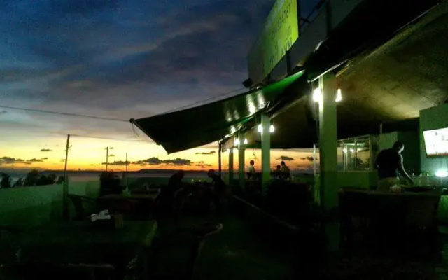 Big Johns Chil-axn Hostel & BBQ