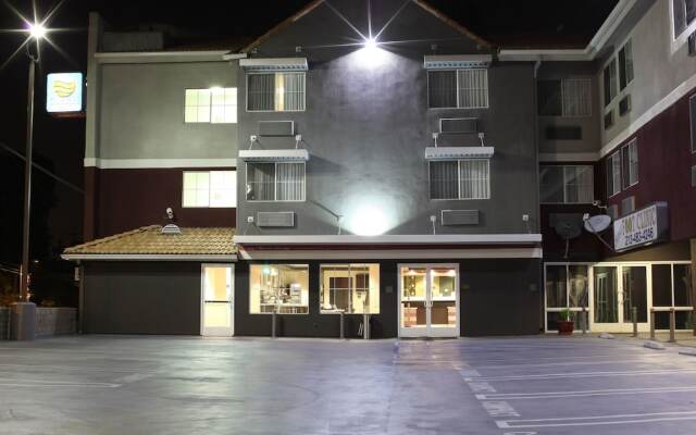 Отель Comfort Inn Los Angeles near Hollywood США, Лос-Анджелес - отзывы, цены и фото номеров - забронировать отель Comfort Inn Los Angeles near Hollywood онлайн вид на фасад