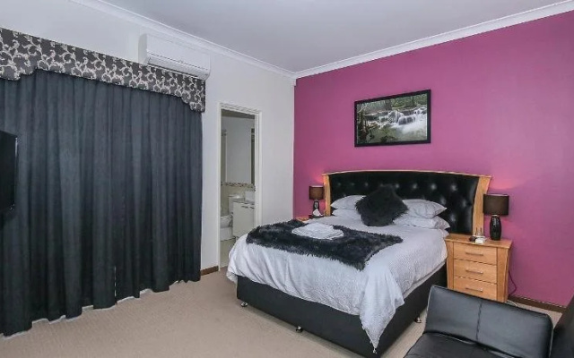 Rose Hotel Clarkson
