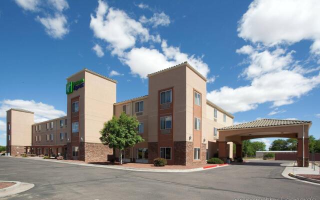 Отель Holiday Inn Express Bernalillo вид на фасад