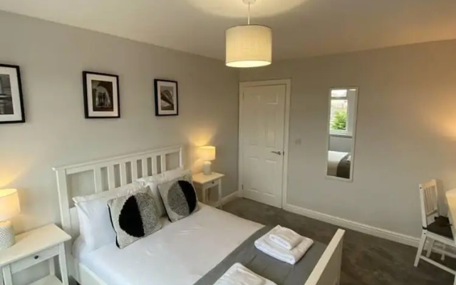 Flat - Sleeps 4 - Pet Friendly - Parking