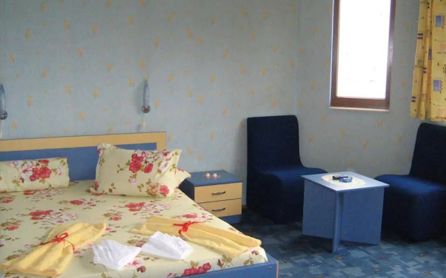 Family Hotel Emaly 1