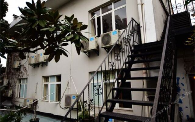 Отель Shanghai Old West Gate Hostel Китай, Шанхай - 1 отзыв об отеле, цены и фото номеров - забронировать отель Shanghai Old West Gate Hostel онлайн вид на фасад