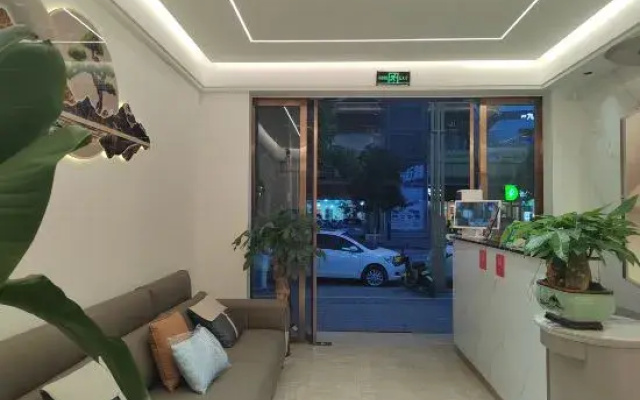 Luojiang Rainbow Hotel