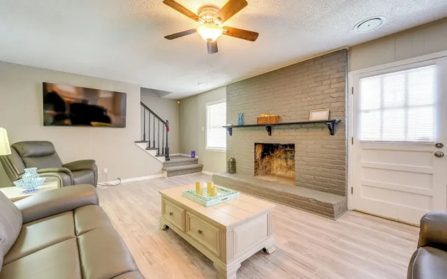 Memphis Vacation Rental - Walk to Graceland!