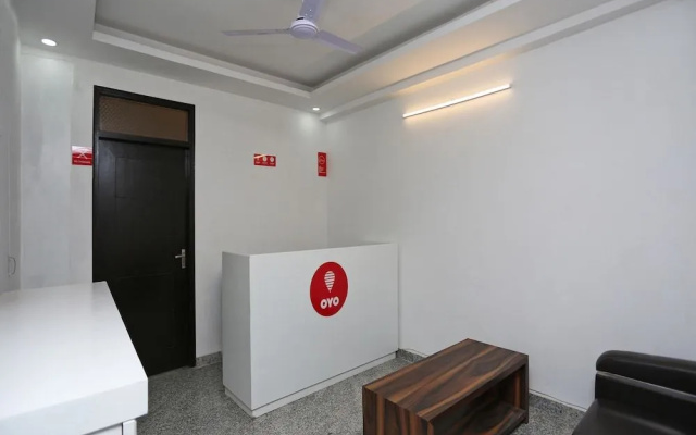 OYO 11953 Galaxy Residency