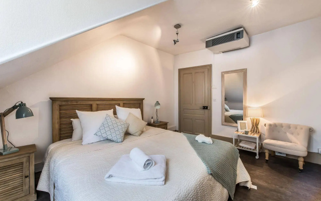 Vallat Lodges Annecy Lake  James Suite