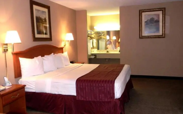 The Parkwood Inn & Suites