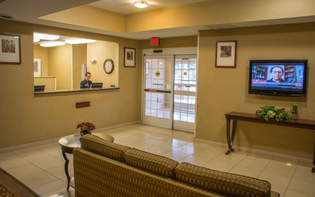 Candlewood Suites Airport by IHG