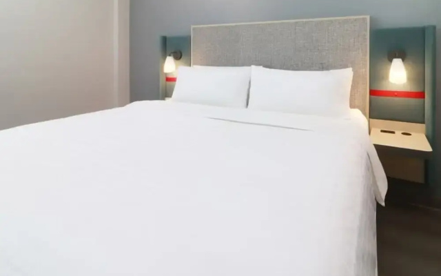 avid hotel Queretaro Centro Sur by IHG