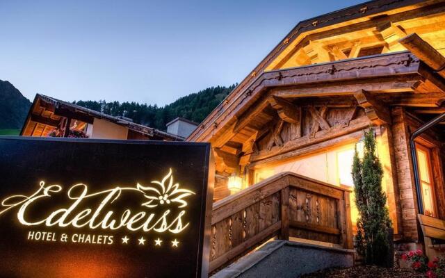 Hotel Edelweiss Сеналес вид на фасад
