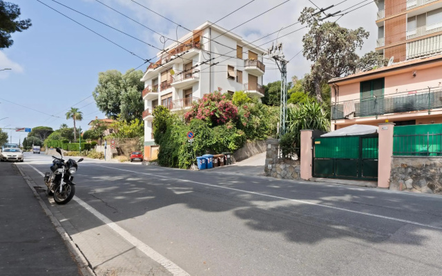 Sanremo Flat with Private Parking - Swimming Pool and NETFLIX