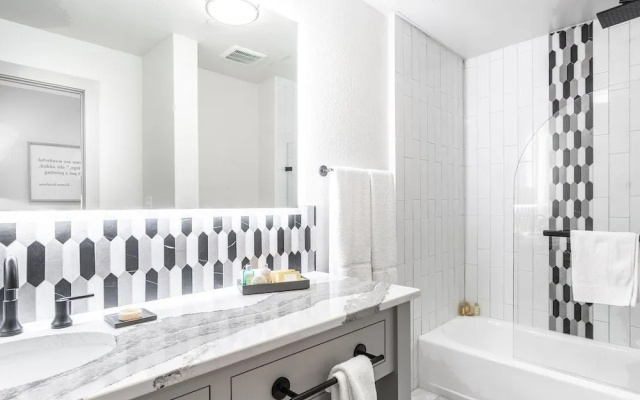 Millsap Suites by Pioneer Pocket Hotel