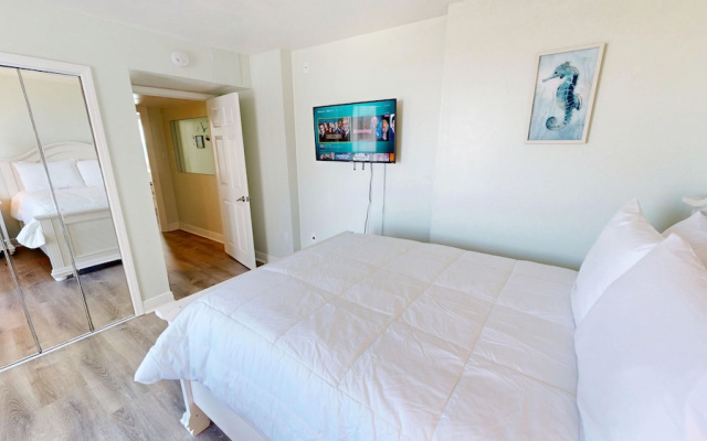 Shoreline Towers 2082 2 Bedroom Condo