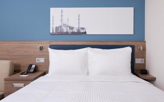 Гостиница Hampton By Hilton Astana Triumphal Arch Казахстан, Нур-Султан - отзывы, цены и фото номеров - забронировать гостиницу Hampton By Hilton Astana Triumphal Arch онлайн комната для гостей