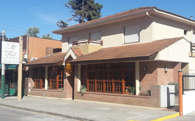 Hotel y Apart De La Plaza