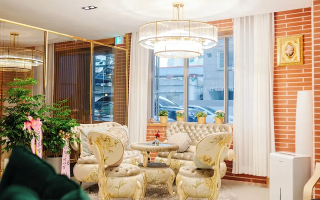 DELAMOUR Hotel