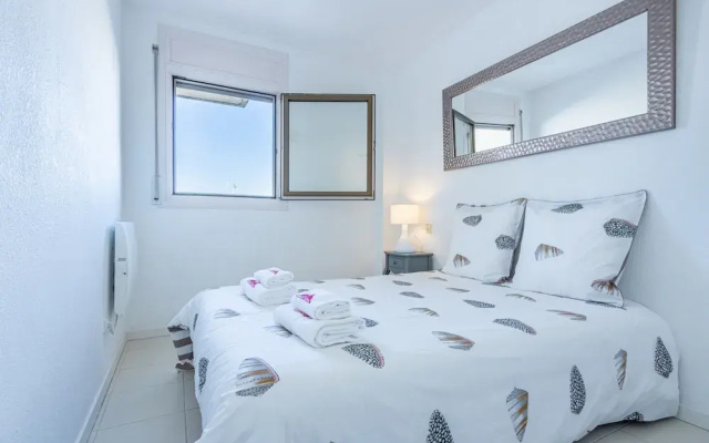 Apartment in Empuriabrava Near Sandy Beach