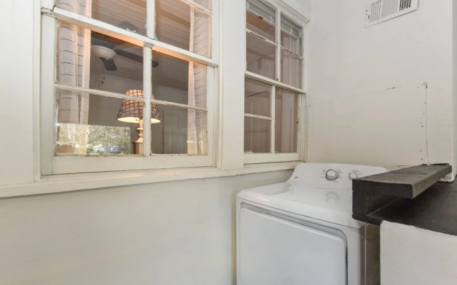 Summertime Pet-friendly 30 min Savannah