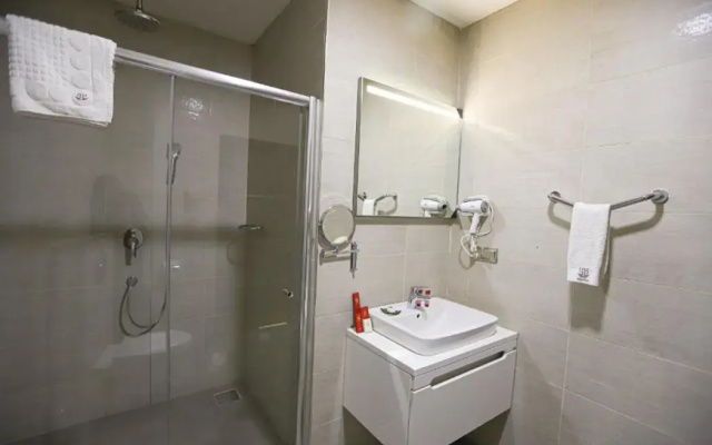 Paris Plaza Hotel