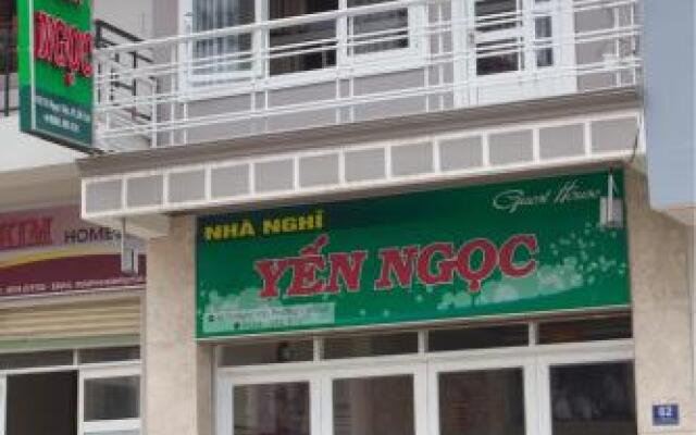 Отель Yen Ngoc Guesthouse Далат вид на фасад