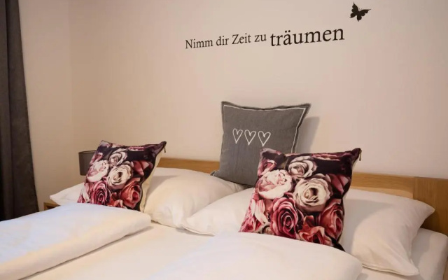 751pelzrain (Adults Only)