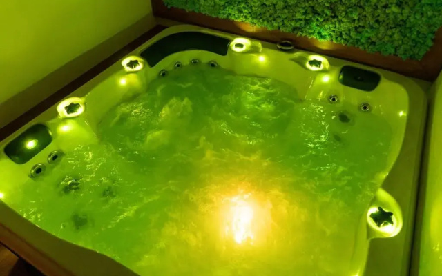 Отель AHG Donna Silvia Wellness Hotel
