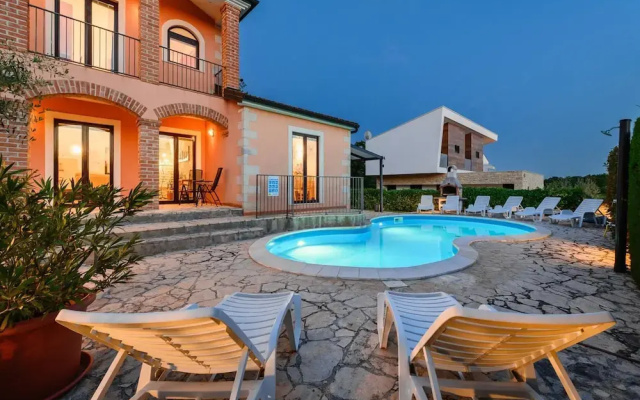 Villa in Visnjan With Private Heated Pool