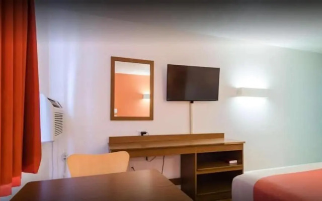 Motel 6 Emporia