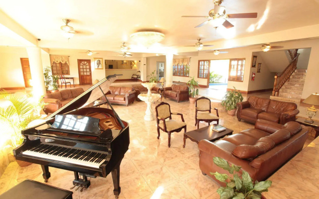 Travellers Beach Resort